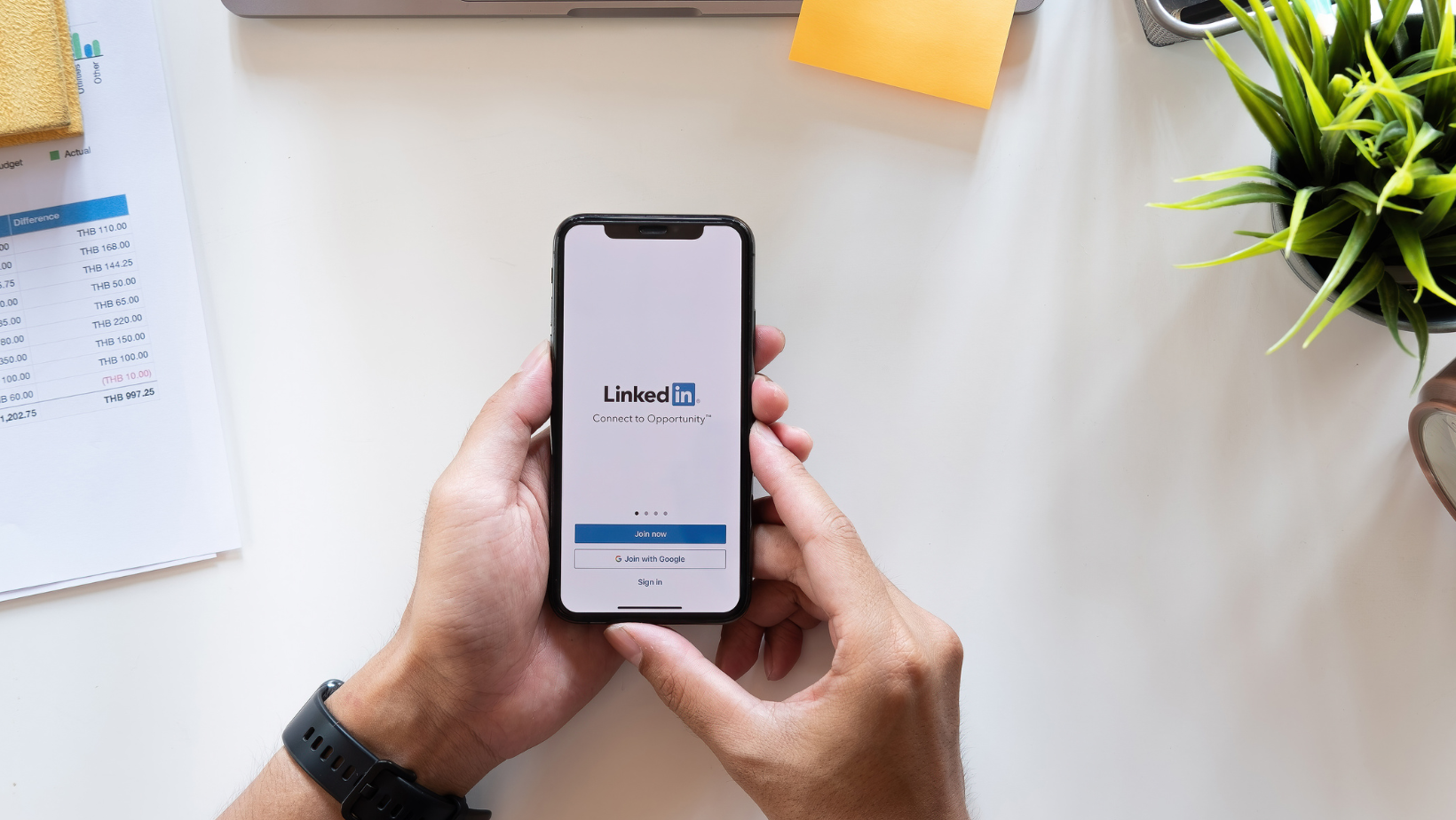 Maximizing Your Reach and ROI: The Power of LinkedIn Ads for Business Growth